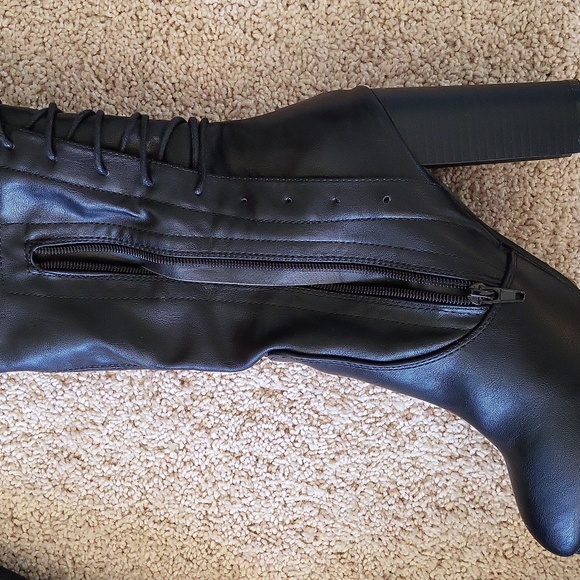 Black thigh high lace back boots - Picture 4 of 10